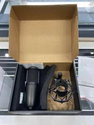 AKG Large Diaphragm Cardioid Condenser - P120 2